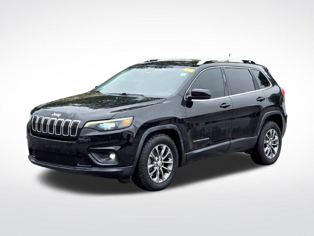 Used 2019 Jeep Cherokee Latitude Plus w/ Cold Weather Group FWD image 2