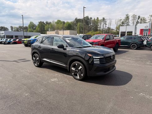 Used 2025 Nissan Kicks SR AWD/4WD image 3