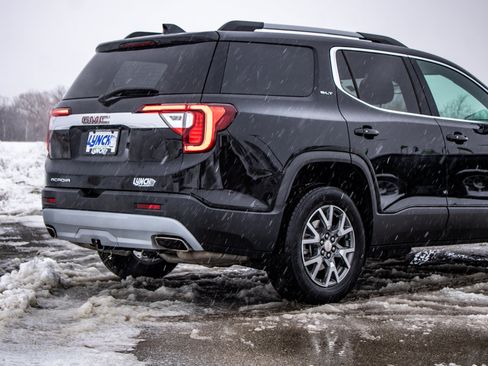 Used 2023 GMC Acadia SLT image 16