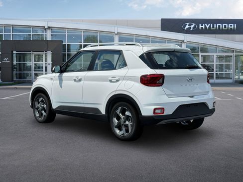 New 2025 Hyundai Venue SEL image 5