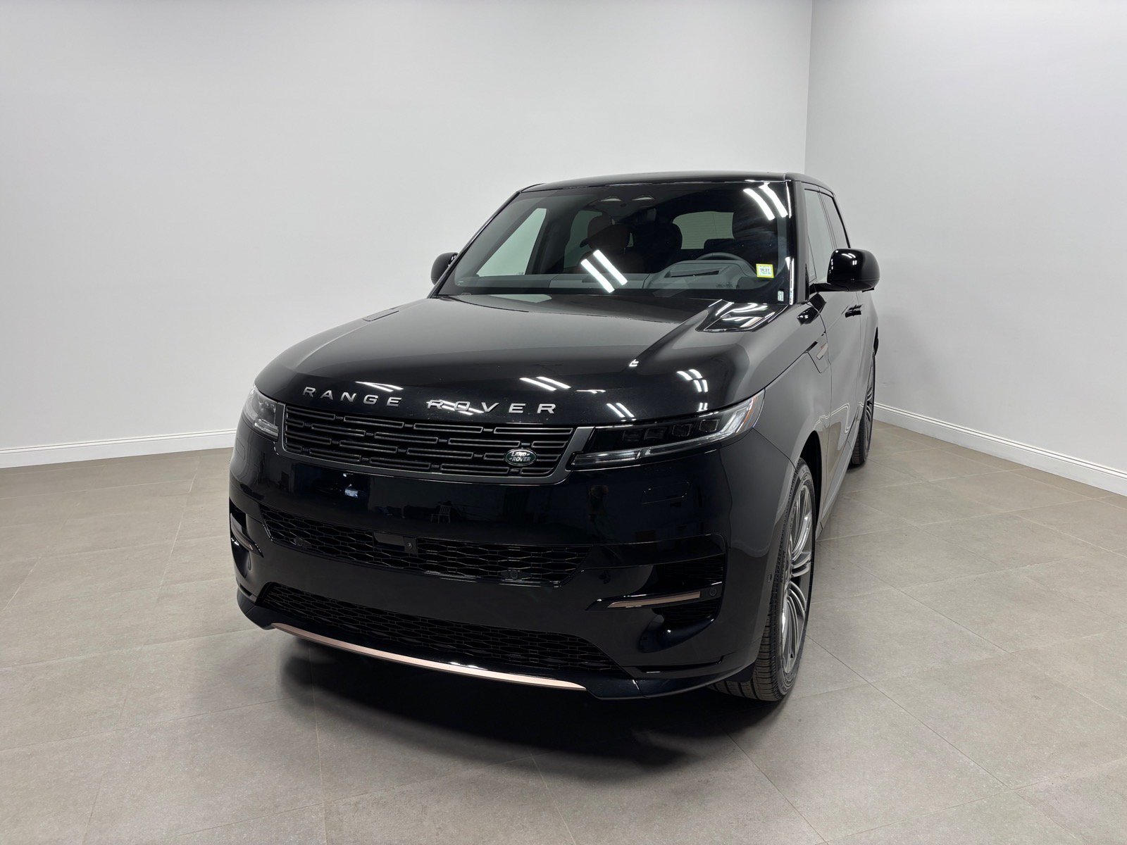 New 2027 Land Rover Range Rover Sport Dynamic SE AWD/4WD image 2