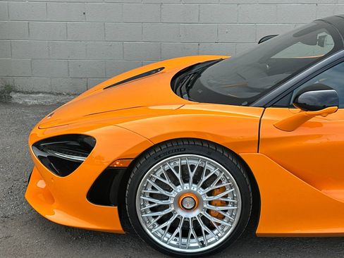 Used 2025 McLaren 750S Spider RWD image 24