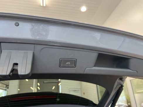 Used 2021 Volkswagen Atlas Cross Sport SE w/ Panoramic Sunroof Package AWD/4WD image 19
