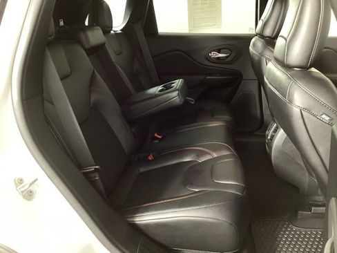 Used 2023 Jeep Cherokee Trailhawk image 36