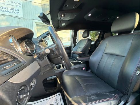 Used 2018 Dodge Grand Caravan GT FWD image 11