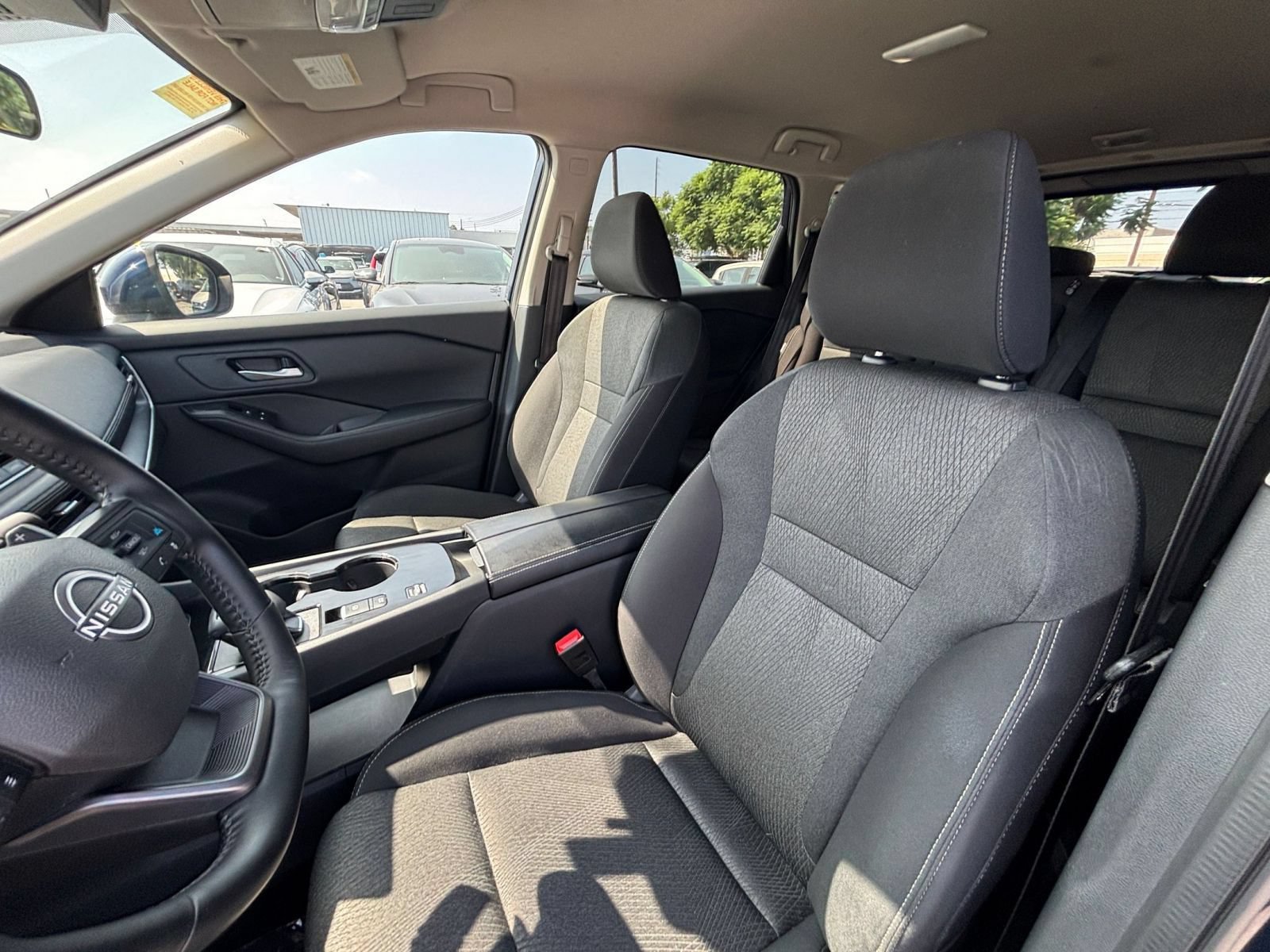 Used 2025 Nissan Rogue SV FWD image 28