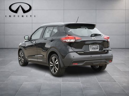 Used 2020 Nissan Kicks SR FWD image 4