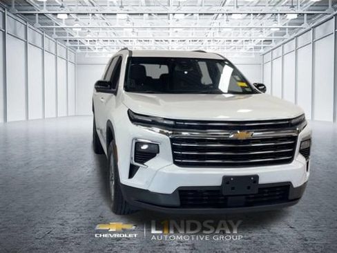 Used 2024 Chevrolet Traverse LT w/ Enhanced Driving Package FWD image 4