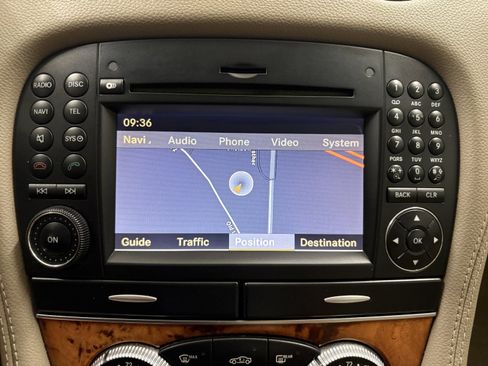 Used 2011 Mercedes-Benz SL 550 image 21