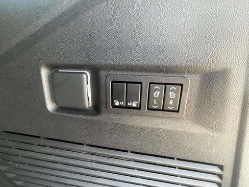 Used 2023 GMC Yukon Denali Ultimate AWD/4WD image 6