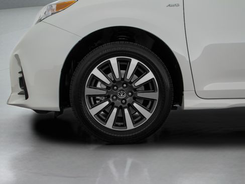 Used 2020 Toyota Sienna LE FWD image 47