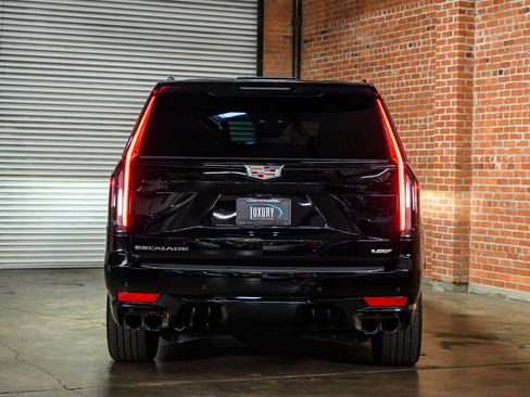 Used 2024 Cadillac Escalade V w/ LPO, Floor Liner Package image 6