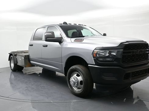 Used 2024 RAM 3500 Tradesman w/ Cold Weather Group RWD image 4