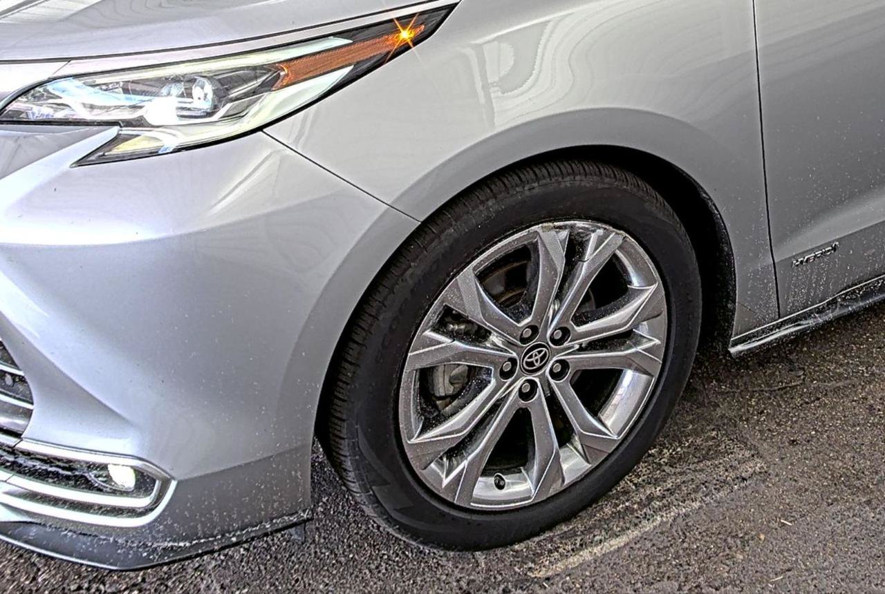 Used 2021 Toyota Sienna Platinum FWD image 22