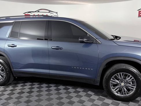 Used 2026 Chevrolet Traverse LT FWD image 7