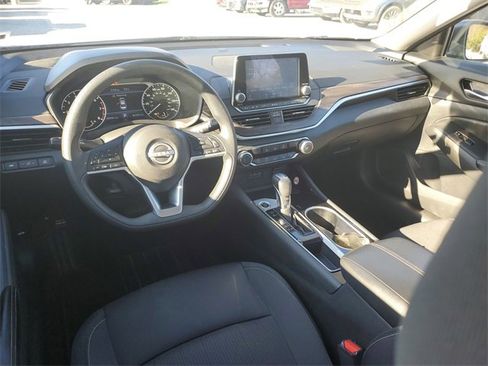 Used 2024 Nissan Altima 2.5 SV image 10