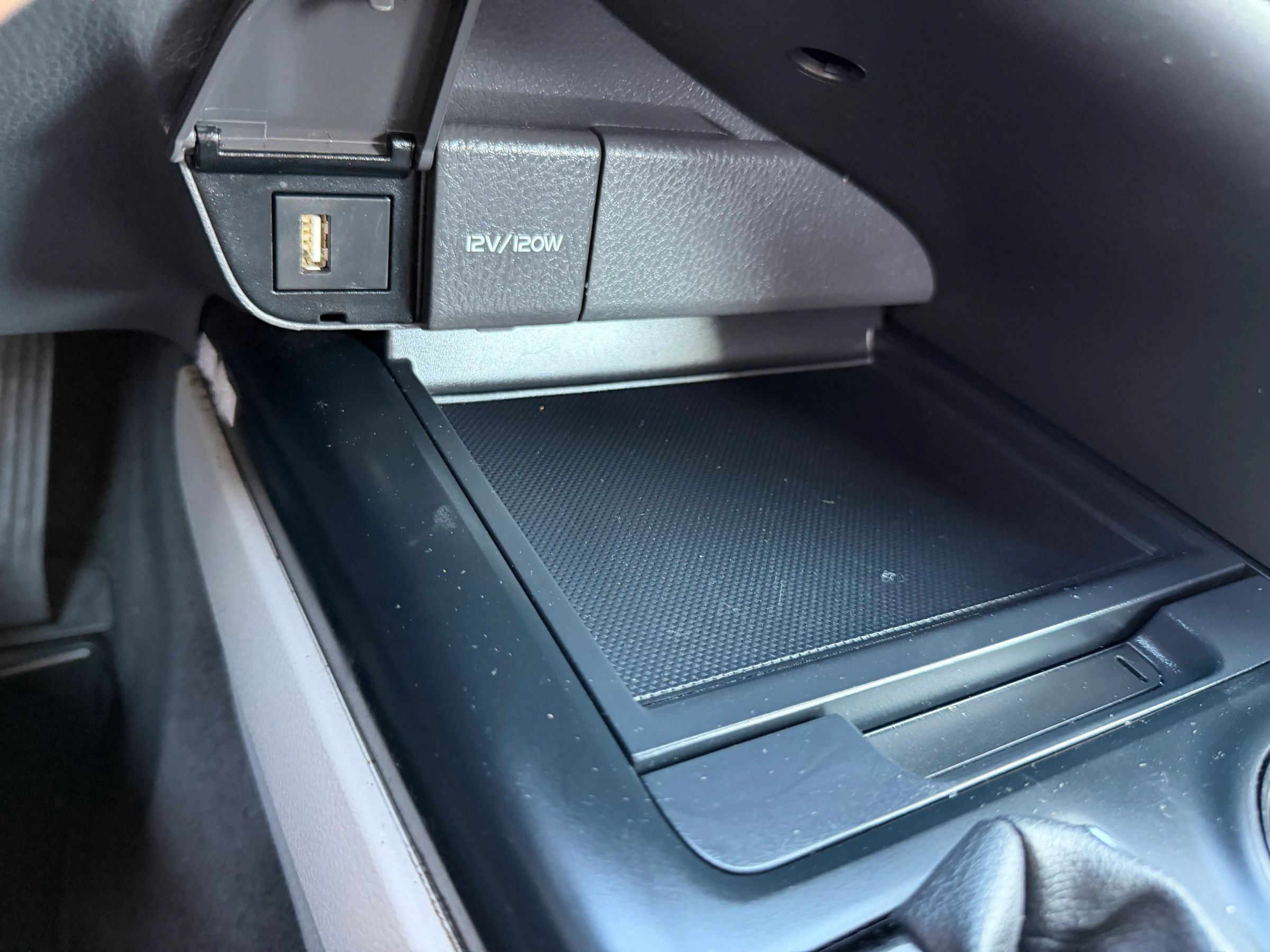 Used 2020 Toyota Camry SE w/ Convenience Package FWD image 25