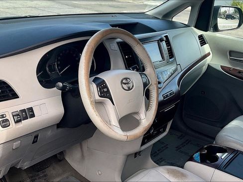 Used 2013 Toyota Sienna XLE w/ Premium Pkg FWD image 17