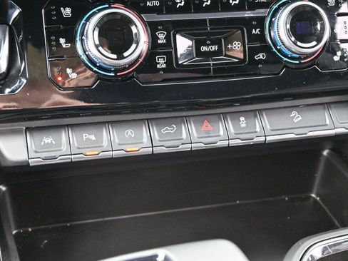 Used 2024 GMC Sierra 1500 AT4 w/ Technology Package image 25