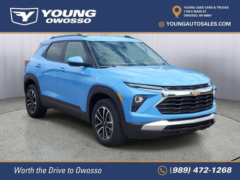 Used 2024 Chevrolet TrailBlazer LT w/ LT Cold Weather Package AWD/4WD image 2