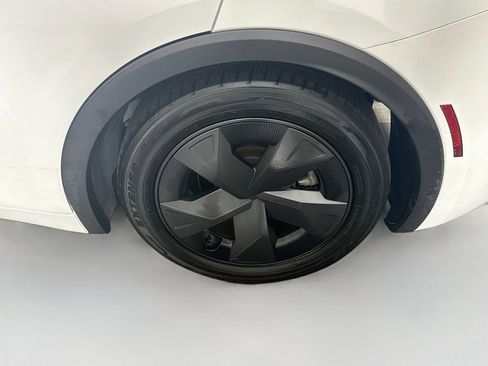 Used 2024 Toyota Prius LE FWD image 11