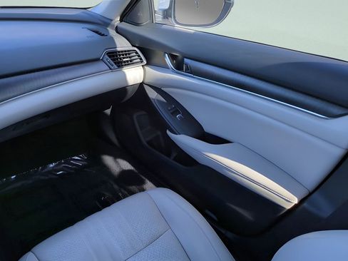 Used 2022 Honda Accord Touring image 15
