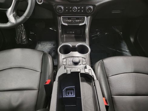 Used 2024 GMC Terrain SLT image 18