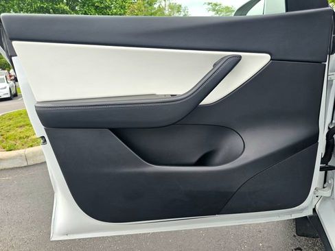 Used 2022 Tesla Model Y Long Range AWD/4WD image 20