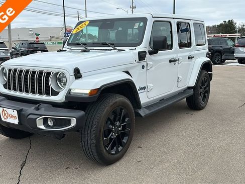 Used 2025 Jeep Wrangler Sahara 4xe image 3