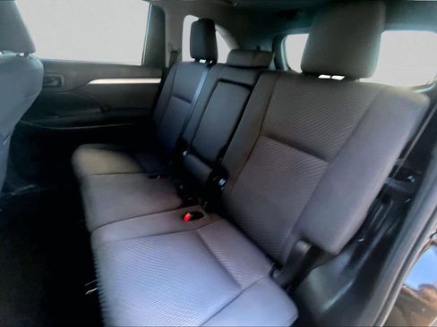 Used 2019 Toyota Highlander LE image 20