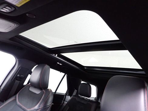 Used 2025 Ford Explorer ST image 33