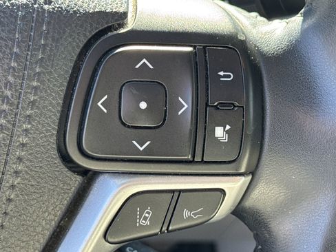 Used 2018 Toyota Highlander XLE image 26