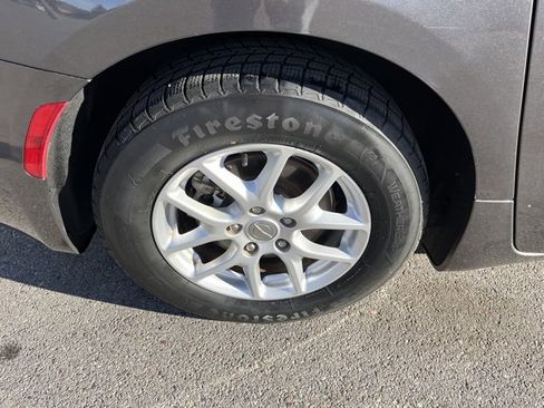 Used 2019 Chrysler Pacifica Touring image 22