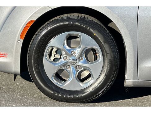 Used 2018 Chrysler Pacifica Limited w/ Advanced Safetytec Group image 34