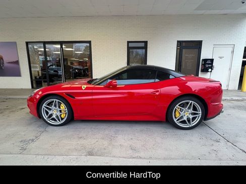 Used 2016 Ferrari California T image 4