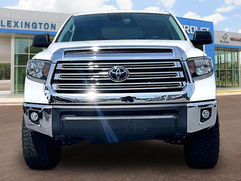 Used 2020 Toyota Tundra SR5 w/ SR5 Convenience Package image 3