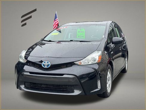 Used 2017 Toyota Prius V Three image 1