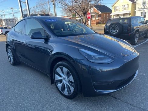 Used 2024 Tesla Model Y Long Range image 8