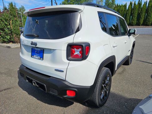 Used 2017 Jeep Renegade Latitude AWD/4WD image 5