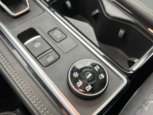 Used 2024 Nissan Pathfinder Platinum AWD/4WD image 28