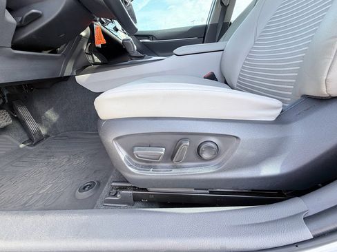 Used 2023 Toyota Camry SE image 23