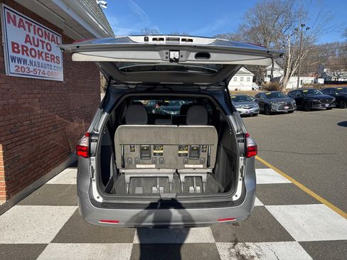 Used 2017 Toyota Sienna LE image 40