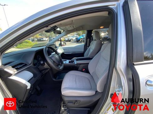 Certified 2025 Toyota Sienna LE FWD image 30