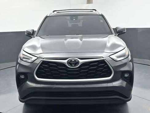 Used 2022 Toyota Highlander XLE AWD/4WD image 43