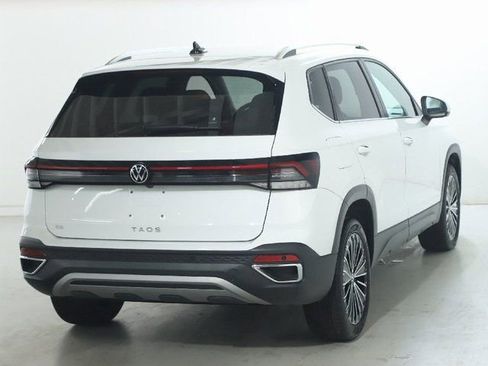 Used 2025 Volkswagen Taos SE FWD image 46