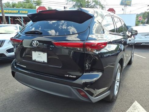 Used 2020 Toyota Highlander LE AWD/4WD image 6