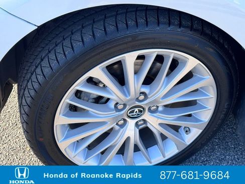 Used 2019 Toyota Camry XLE image 34