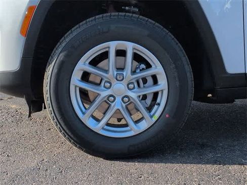 New 2025 Jeep Grand Cherokee Laredo X image 13