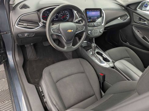 Used 2020 Chevrolet Malibu LT FWD image 2
