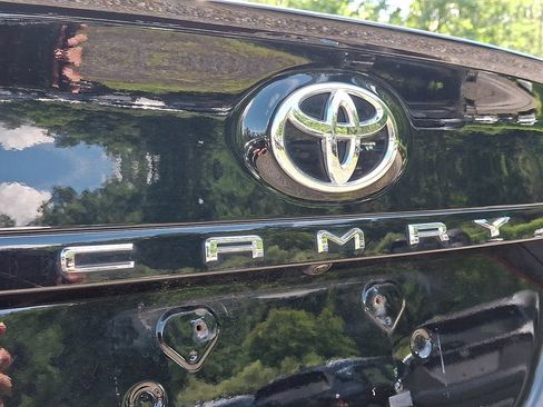 Used 2019 Toyota Camry SE FWD image 29